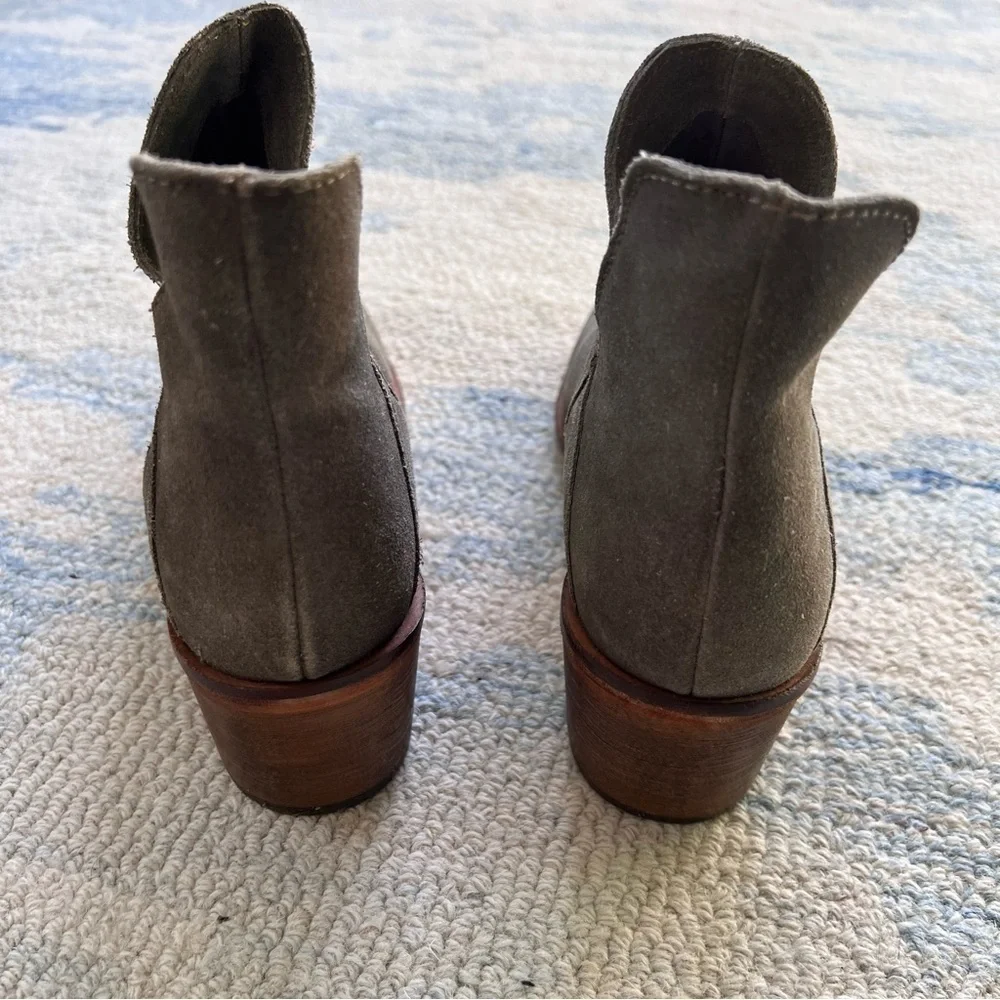 SUEDE TAUPE CHELSEA ANKLE BOOTIES SIZE 8.5 EUC ZARA